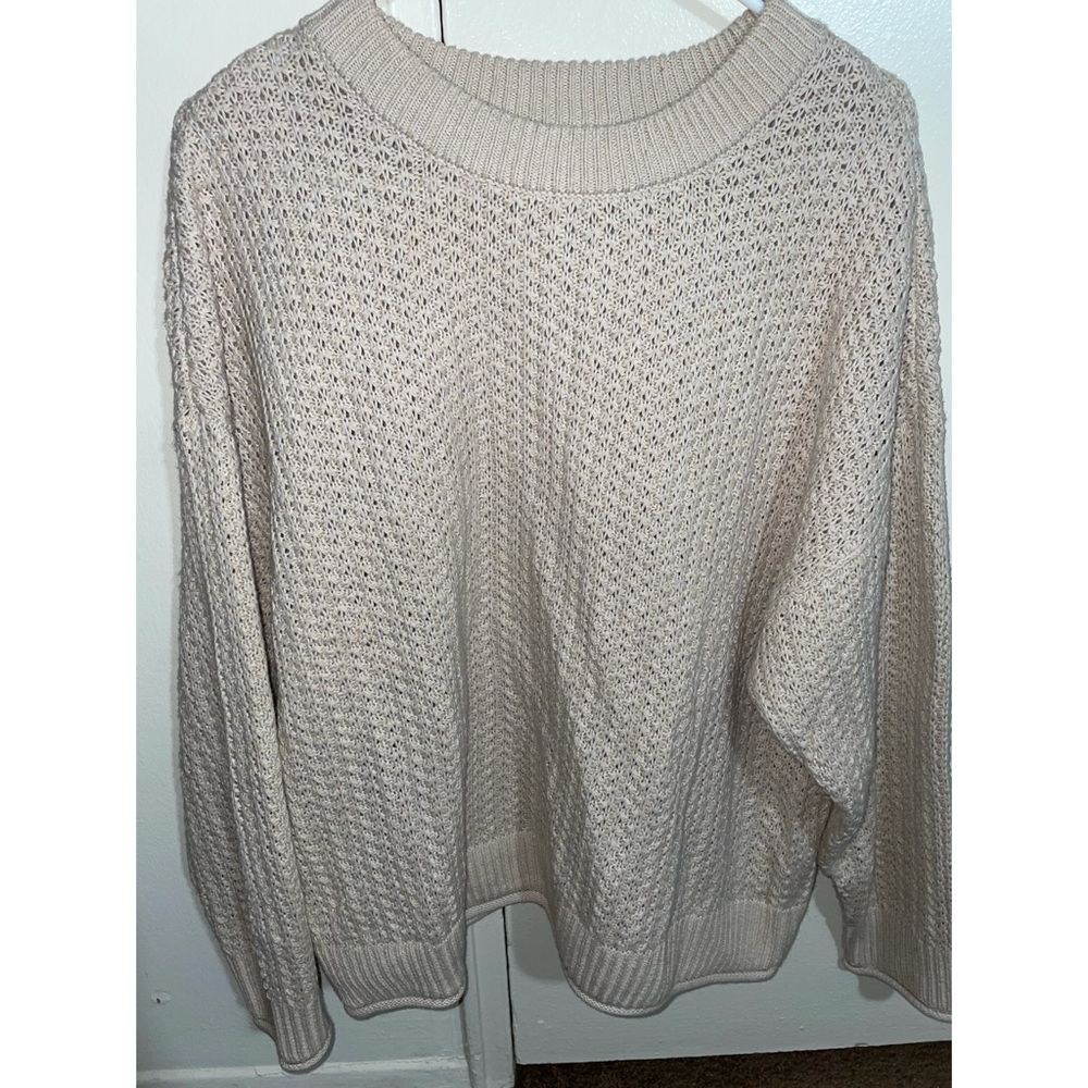 Knitted pullover sweater.